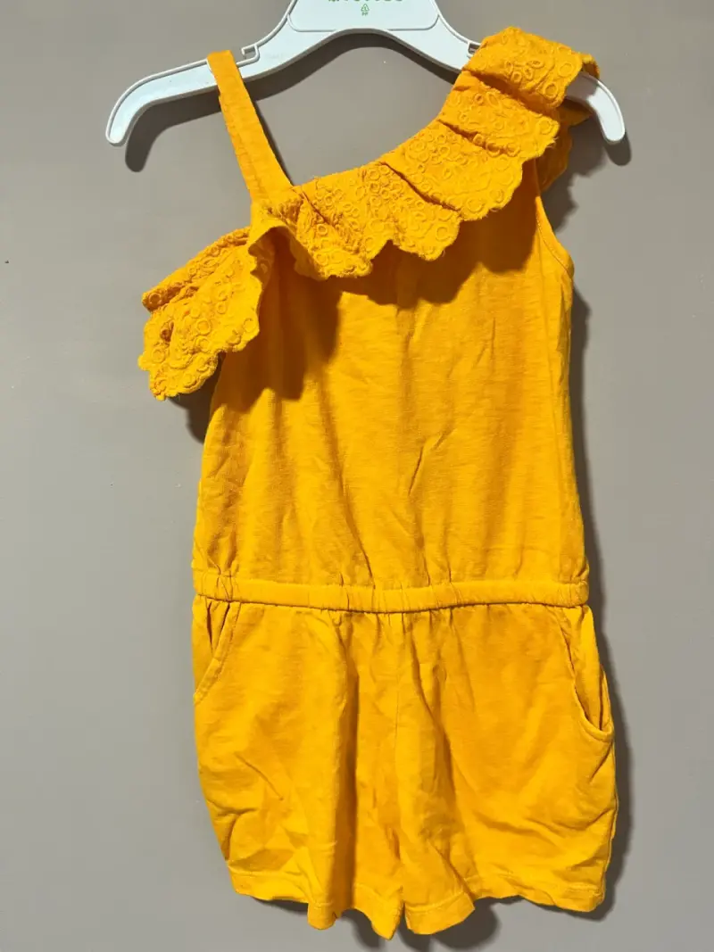 Enterito amarillo con volantes para niña