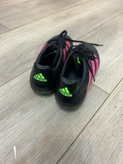 Chuteadores Adidas talla 40.5 - miniatura 3