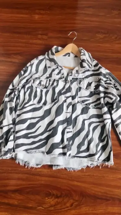 Chaqueta de mezclilla cochsqueta n estampado cebra - miniatura 1