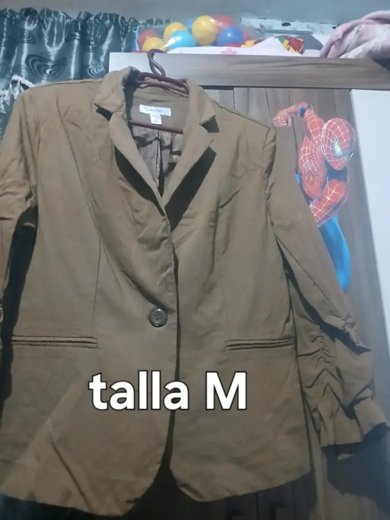 Chaqueta roja con cierre asimétrico talla L - 3