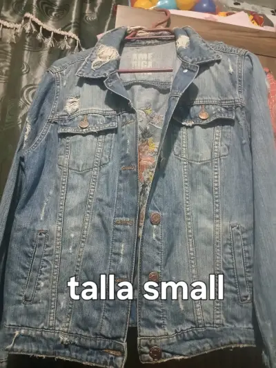 Chaqueta roja con cierre asimétrico talla L - miniatura 4