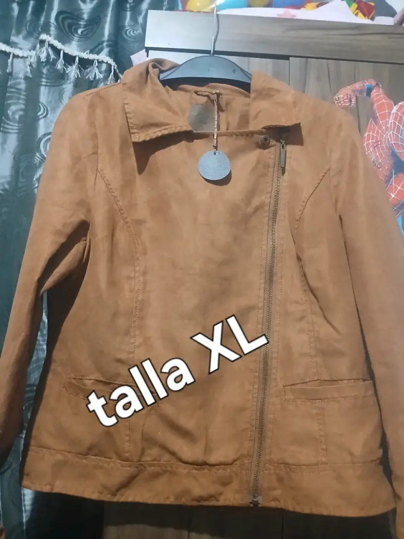 Chaqueta roja con cierre asimétrico talla L - 5