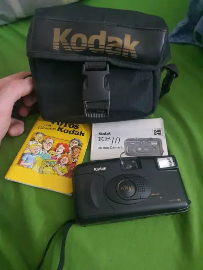 Cámara Kodak KB10 con estuche y manual - miniatura 1