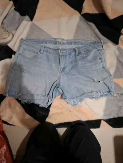 Shorts de mezclilla Sweet Heart desgastados - miniatura 2