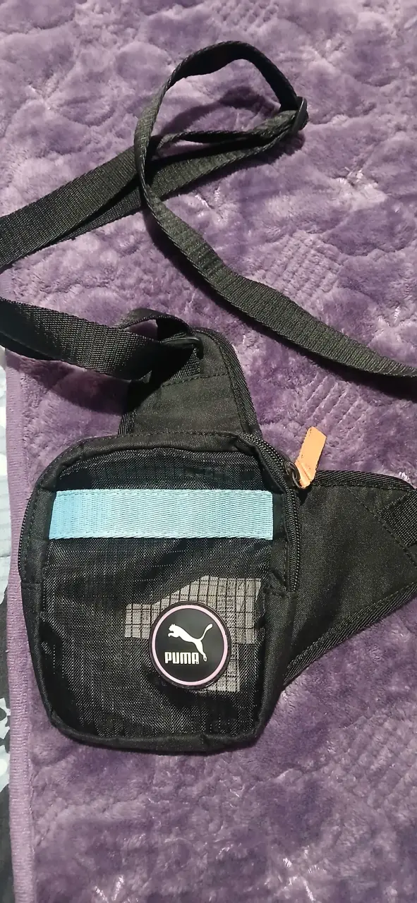 Riñonera Puma negra con detalles azules
