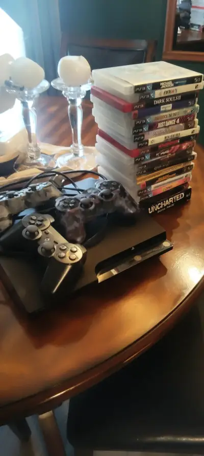 Consola PS3 con juegos y controles - miniatura 1