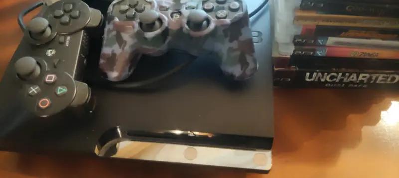 Consola PS3 con juegos y controles - 3