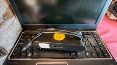Laptop Dell Vostro - miniatura 1