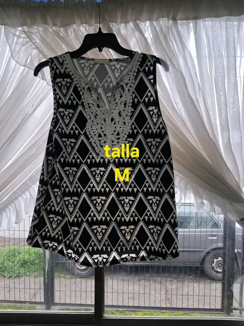 Blusa roja semitransparente talla M - 2