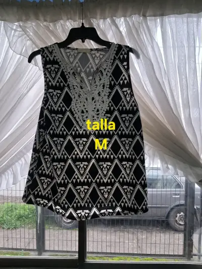 Blusa roja semitransparente talla M - miniatura 2