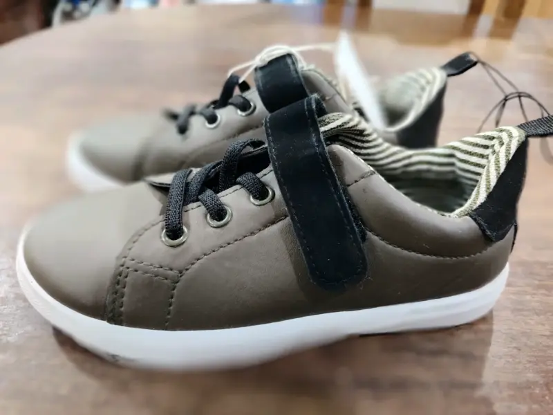 Zapatillas infantiles marrones con velcro - 2