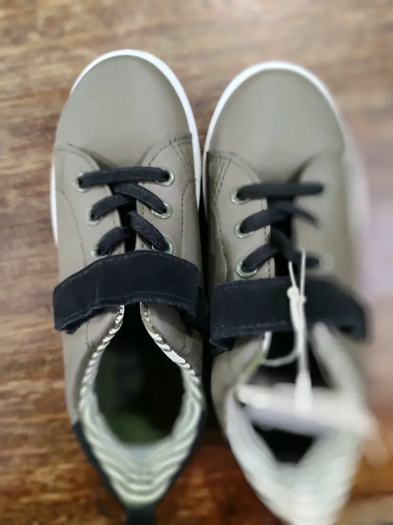 Zapatillas infantiles marrones con velcro - 3