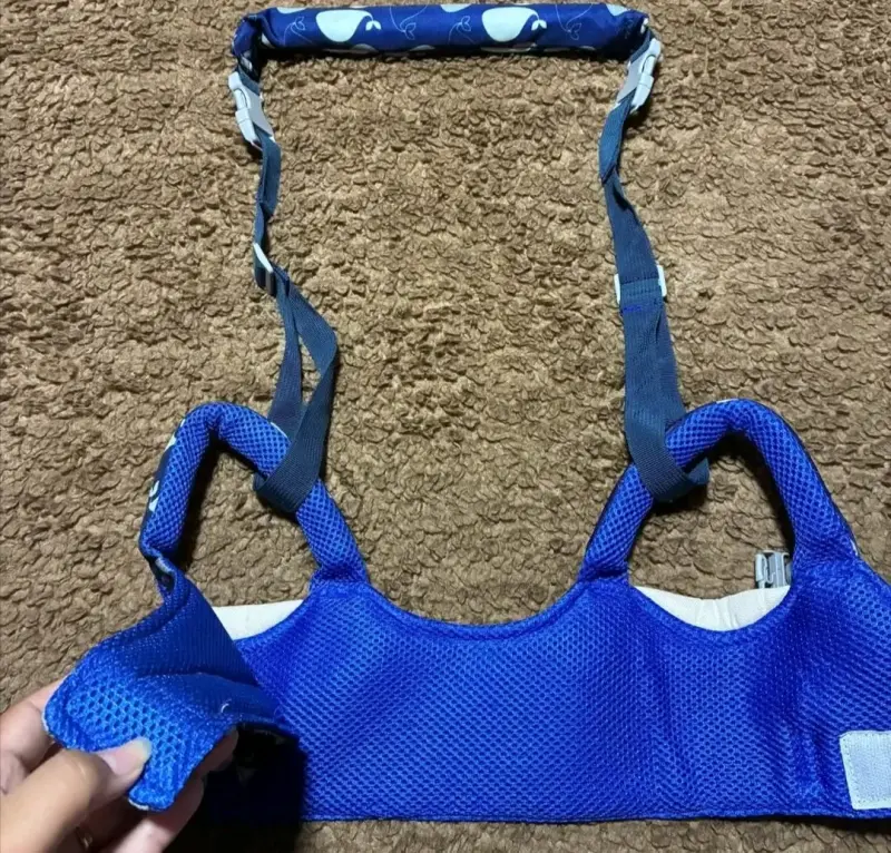 Arnés de seguridad para bebé azul con ballenas - 2