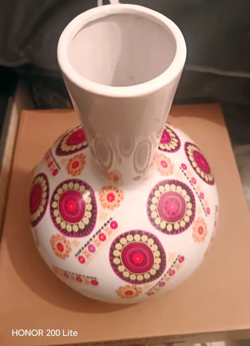 Florero de cerámica con diseño colorido - 1