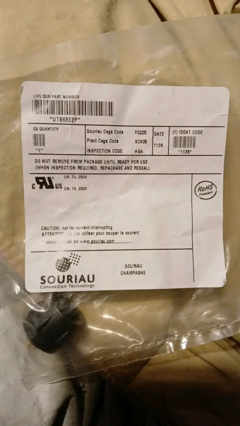 Conector eléctrico Souriau UTS6E8E2P