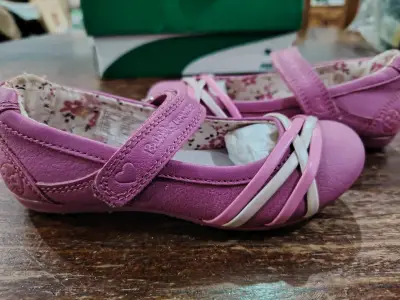 Zapatos de niña rosados con diseño floral - miniatura 1