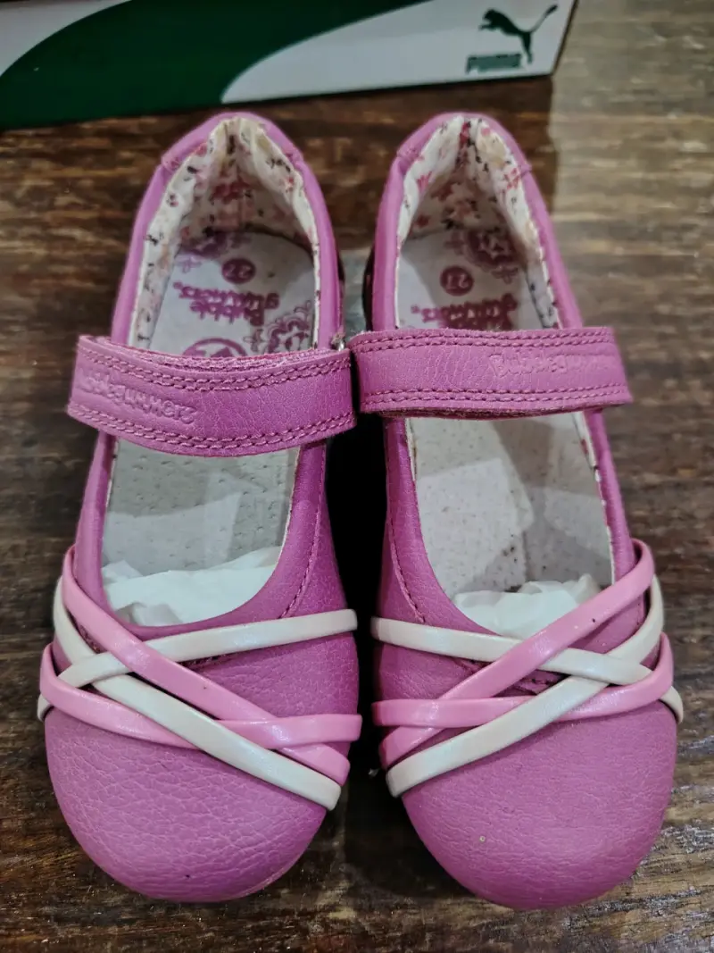 Zapatos de niña rosados con diseño floral - 2