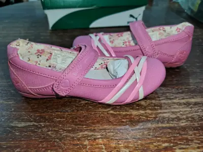 Zapatos de niña rosados con diseño floral - miniatura 3