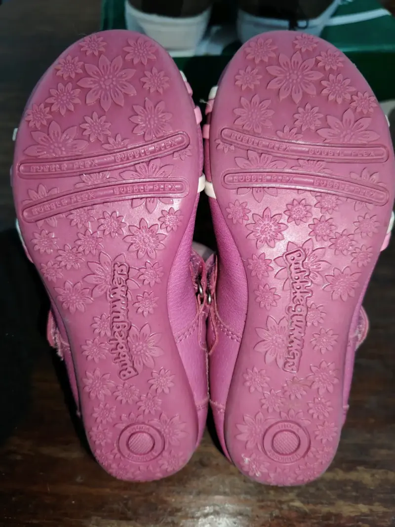 Zapatos de niña rosados con diseño floral - 4