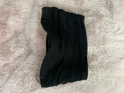 Top negro elegante para eventos - miniatura 1