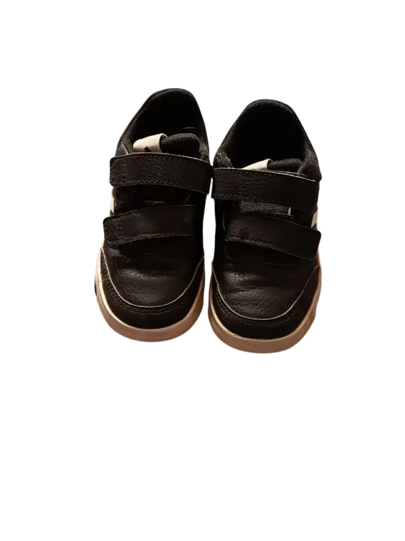 Zapatillas negras para niños con velcro