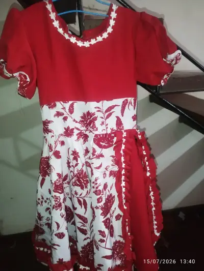Vestido rojo con estampado floral - miniatura 1