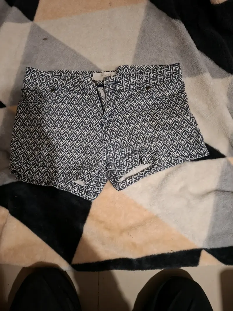 Shorts estampados blanco y negro para mujer