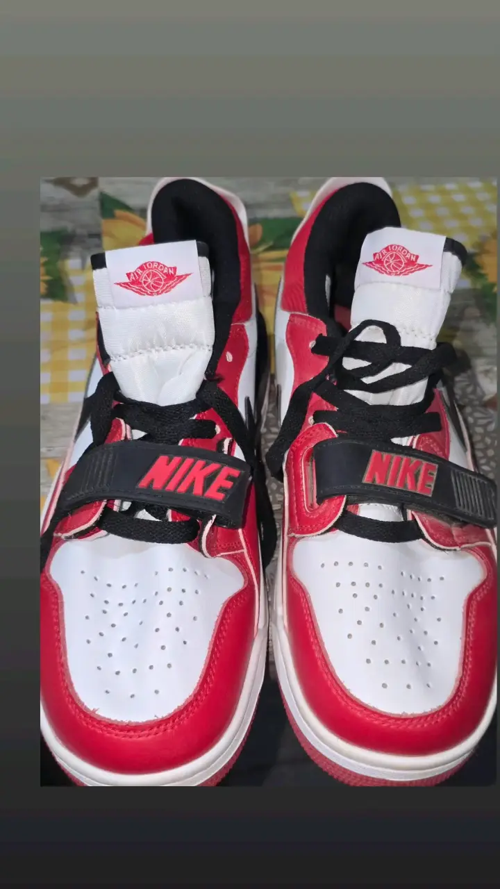 Zapatillas Nike Air Jordan blancas y rojas - 4