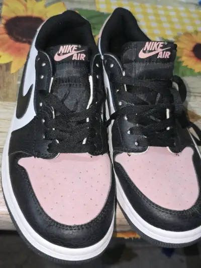 Zapatillas Nike Air negras y rosadas - miniatura 1