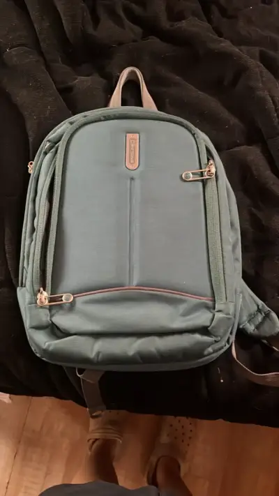 Mochila Lenovo azul con múltiples compartimentos - miniatura 1