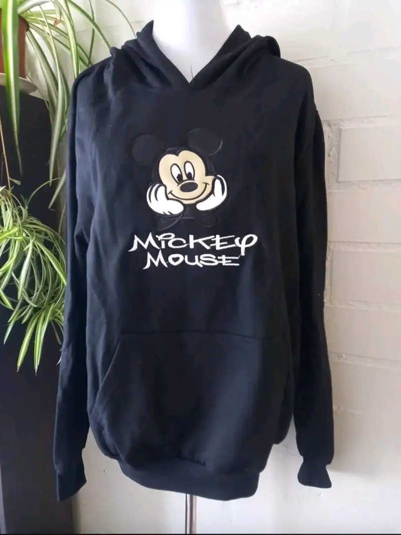 Polerón negro Mickey Mouse con capucha