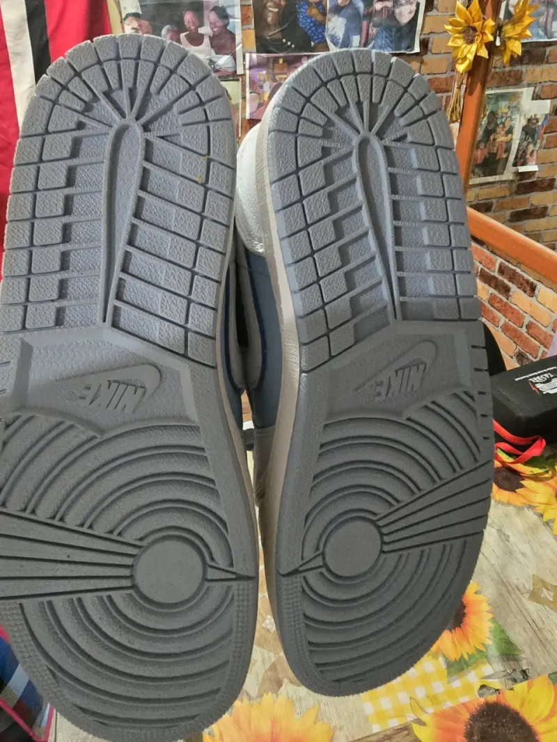 Zapatillas deportivas Jordan blancas y celestes - 2