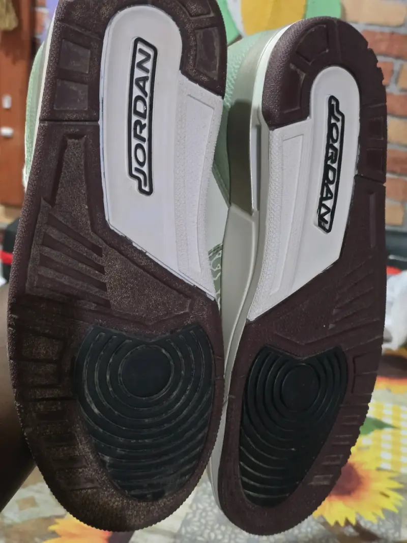 Zapatillas deportivas Jordan blancas y celestes - 5