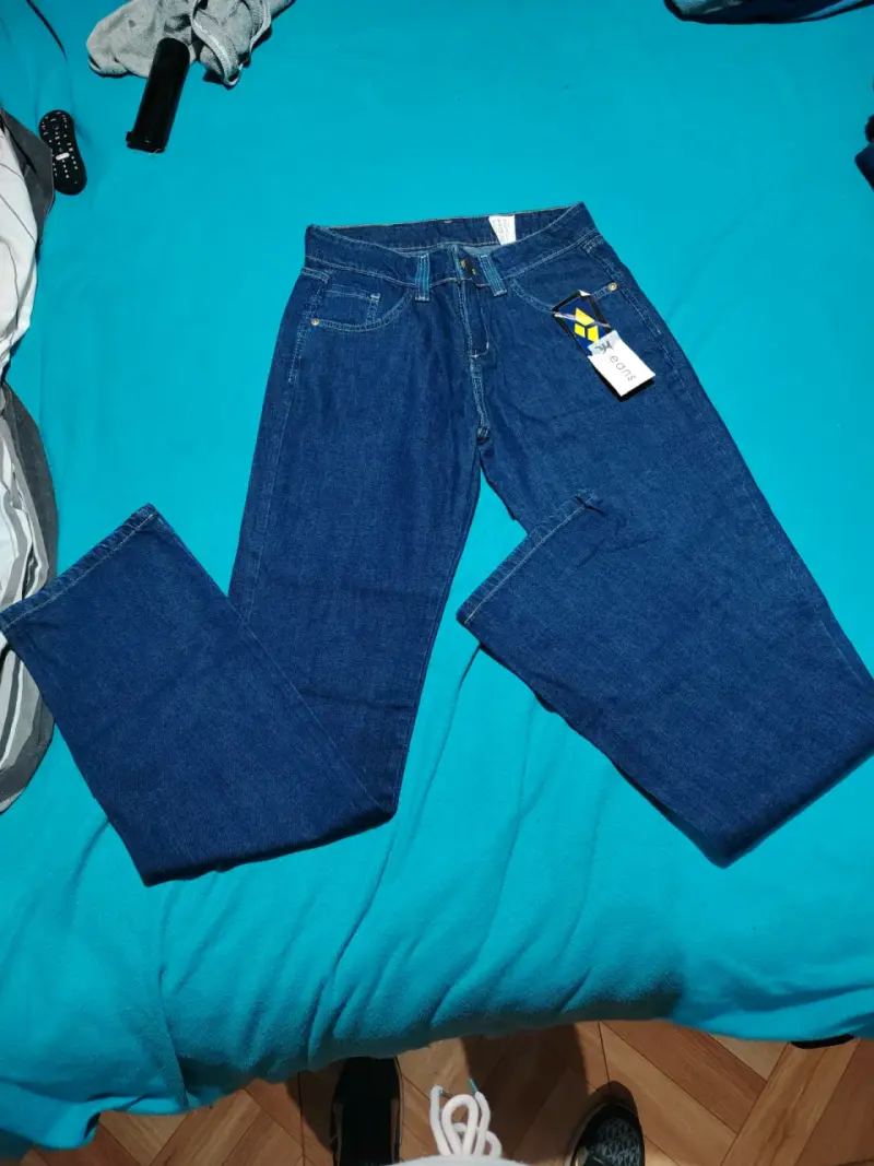 Jeans azul oscuro con etiqueta nueva - 1