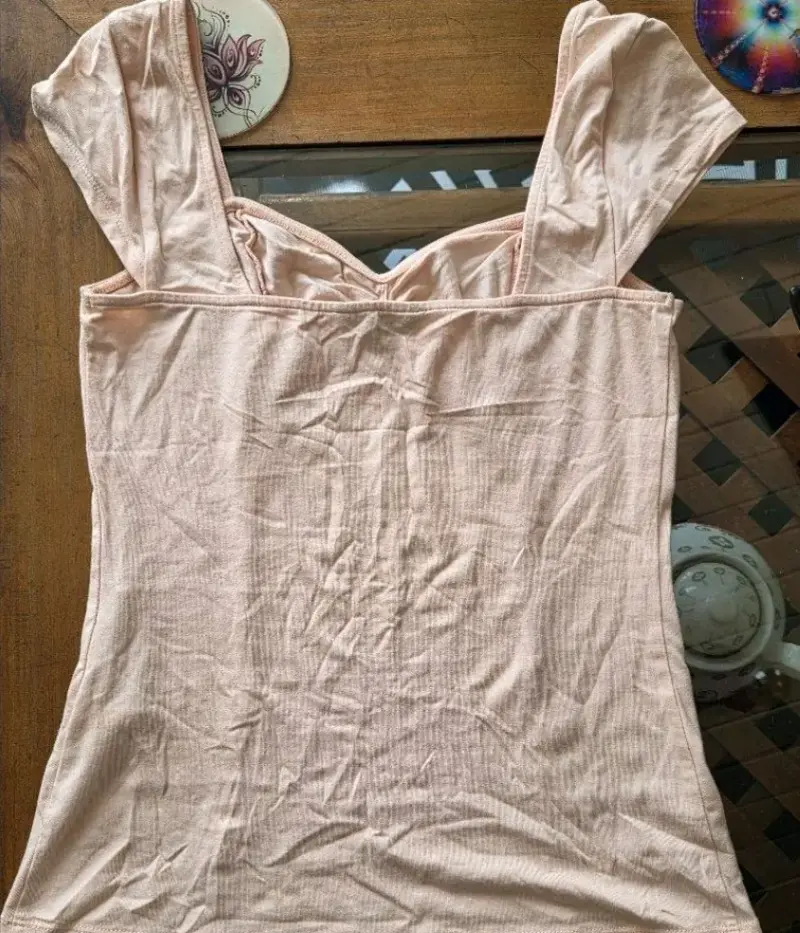 Top escote corazón Guess - 2