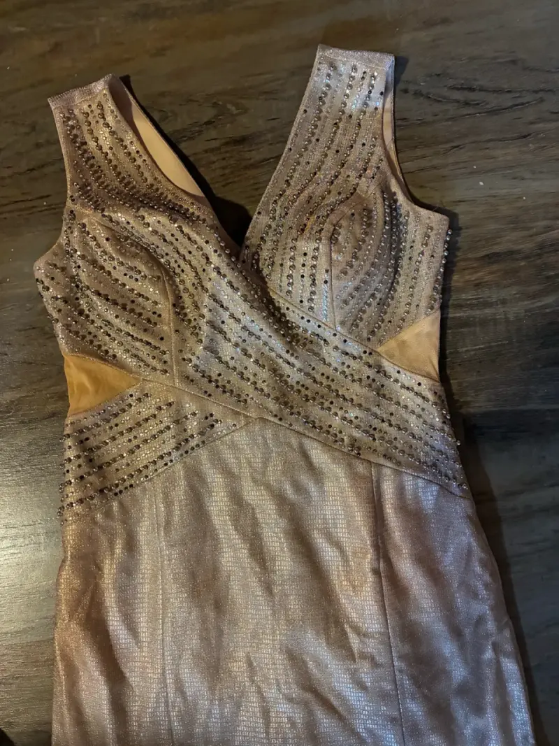Vestido de fiesta dorado con lentejuelas - 3