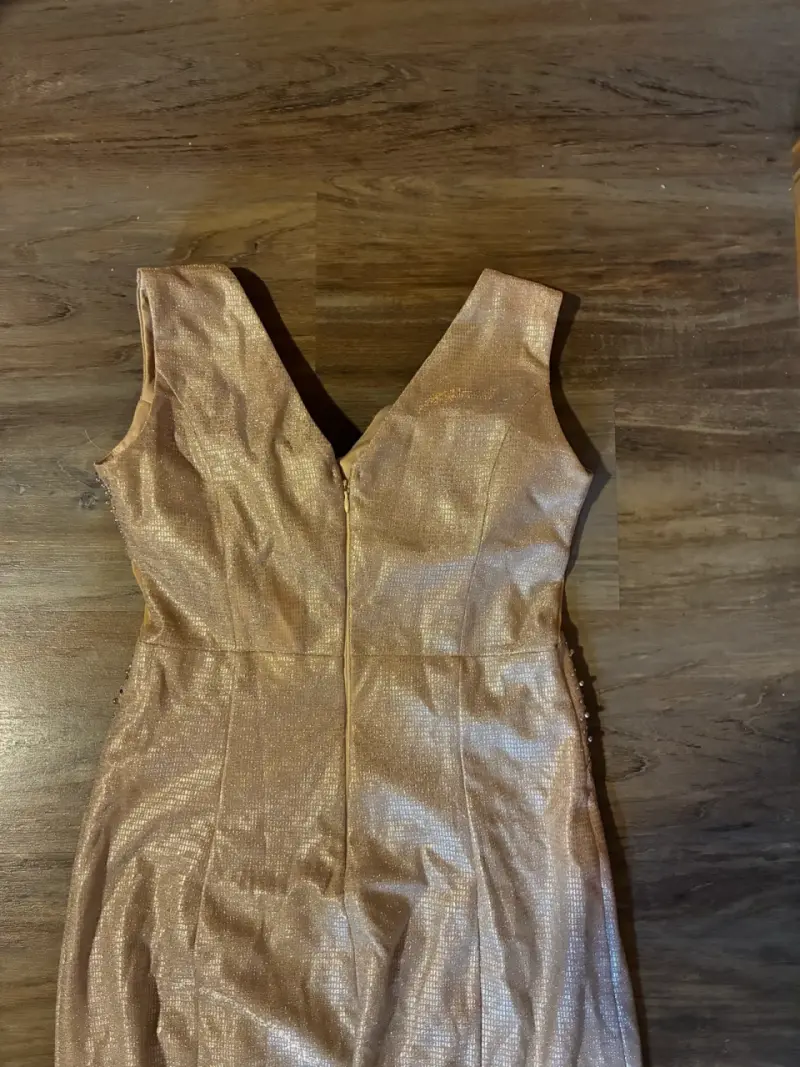 Vestido de fiesta dorado con lentejuelas - 4