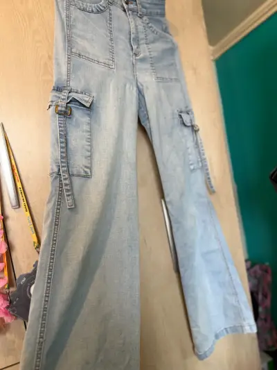 Pantalones cargo de mezclilla azul claro dirty - miniatura 1