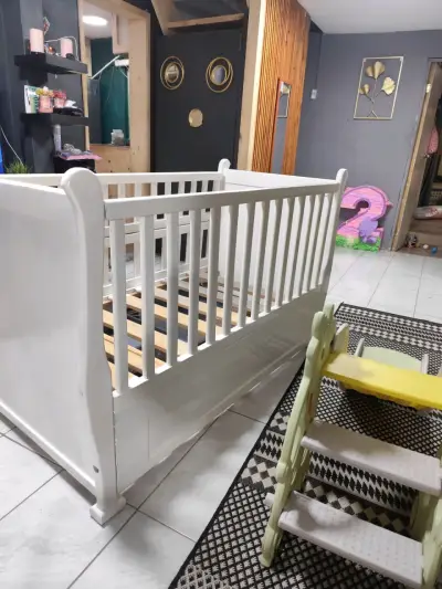 Cuna de madera blanca con cajones - miniatura 2