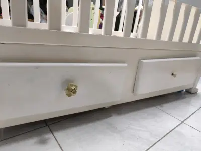 Cuna de madera blanca con cajones - miniatura 4