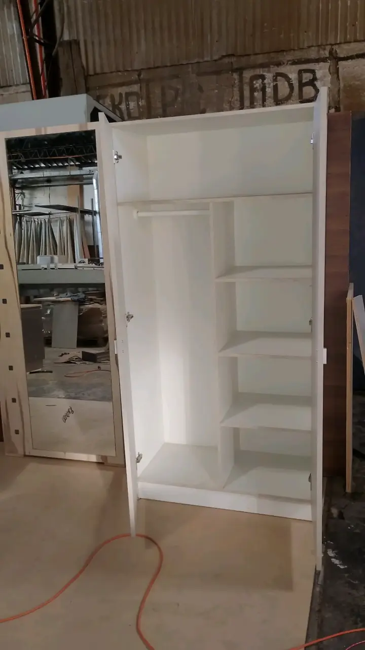 Armario blanco de dos puertas - 2