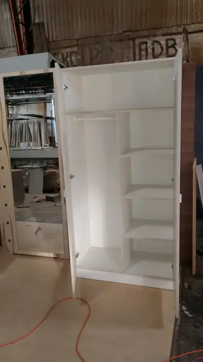 Armario blanco de dos puertas - miniatura 2