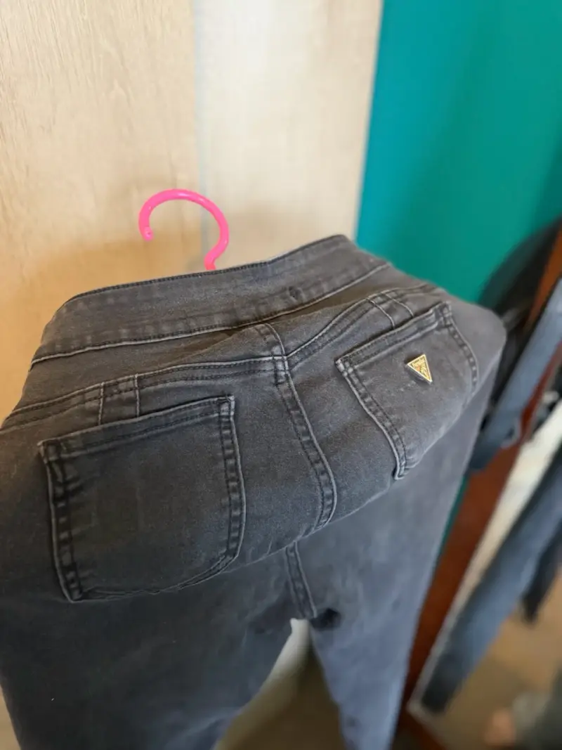 Pantalones negros con detalles - 2
