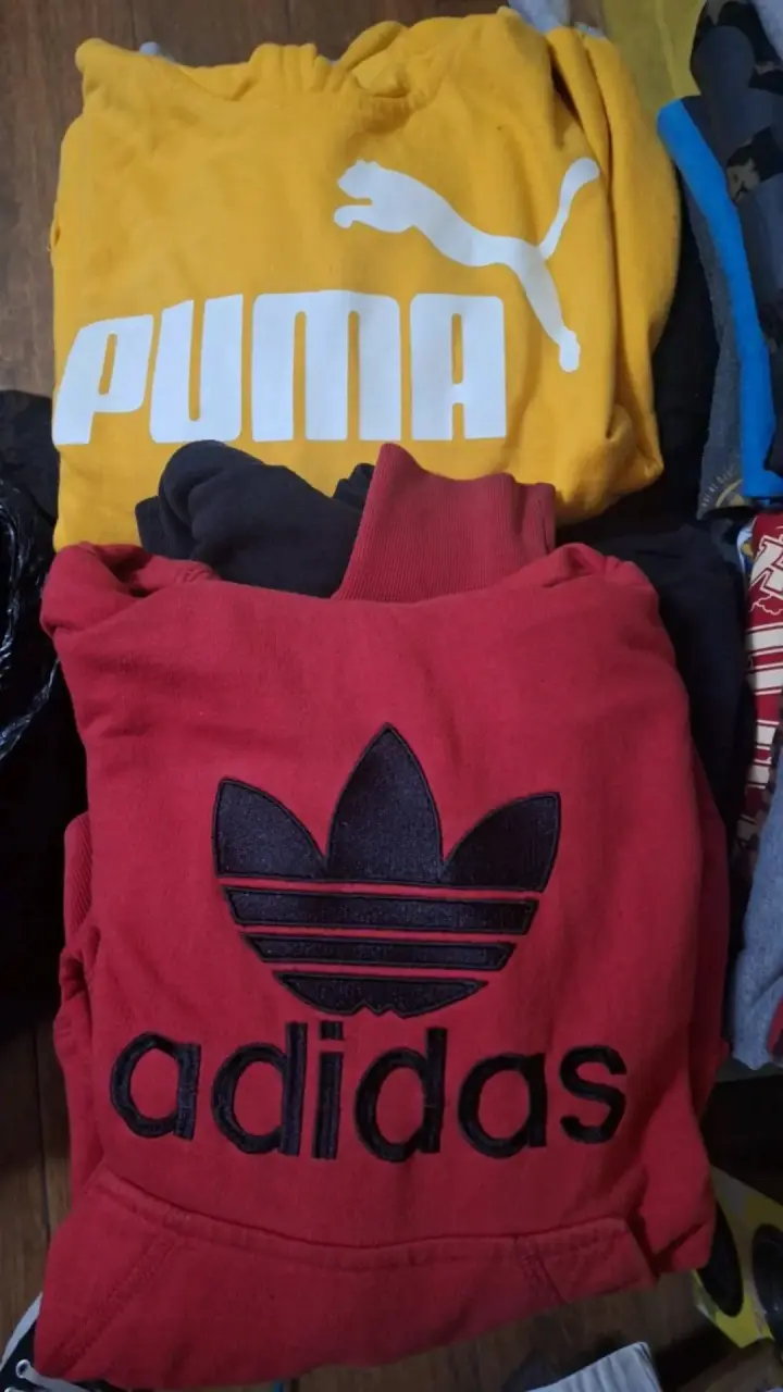 Polerón Adidas rojo con logo bordado - 1
