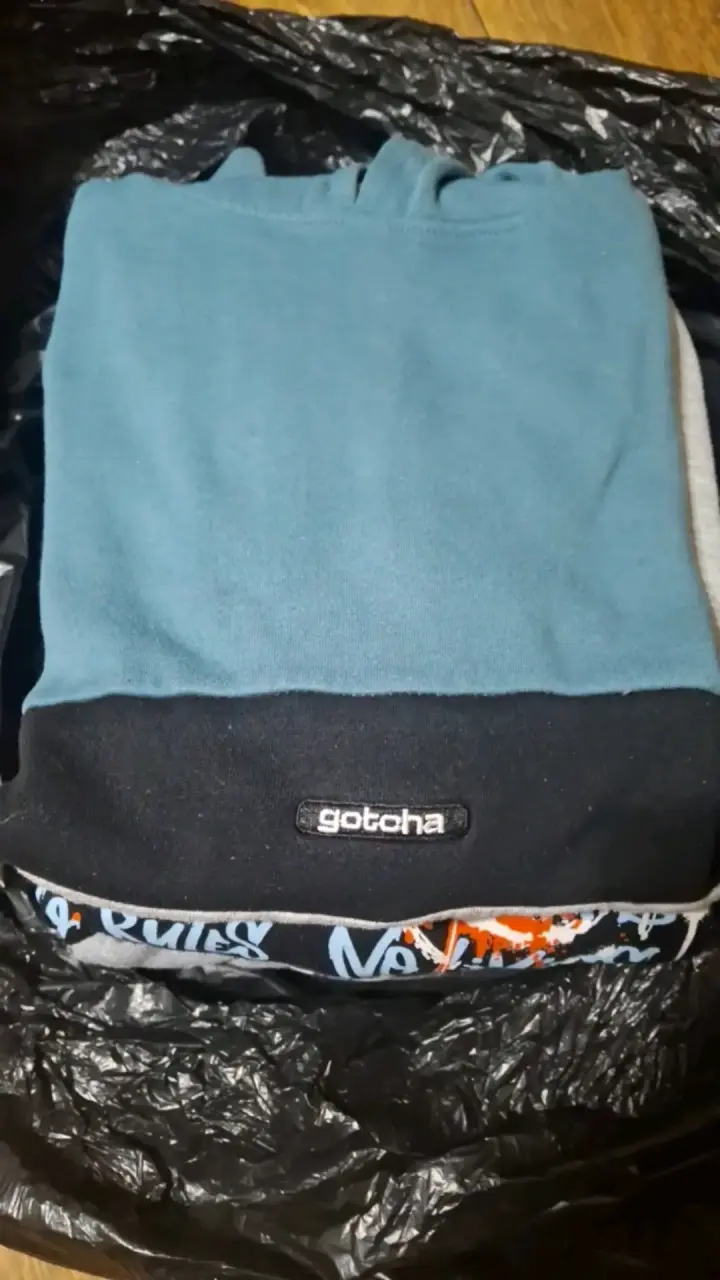 Polerón Adidas rojo con logo bordado - 4