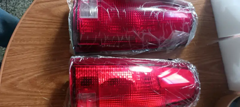 Juego de luces traseras para auto - 1