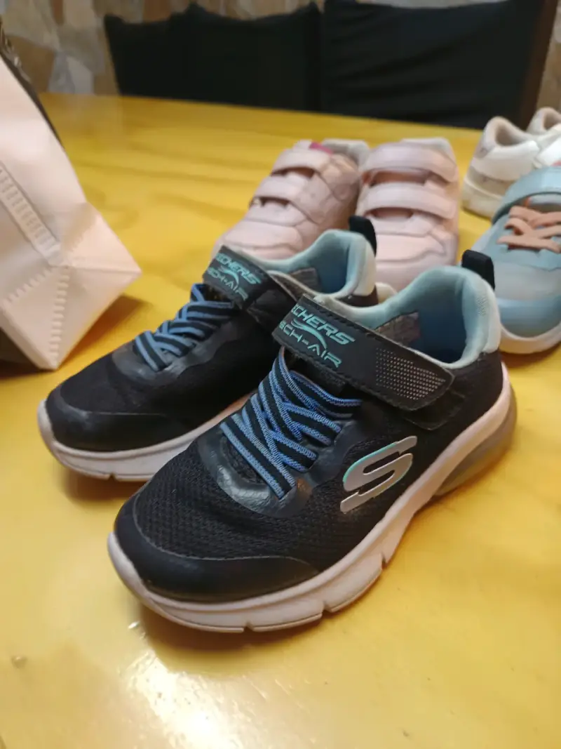 Zapatillas Skechers para niños negras