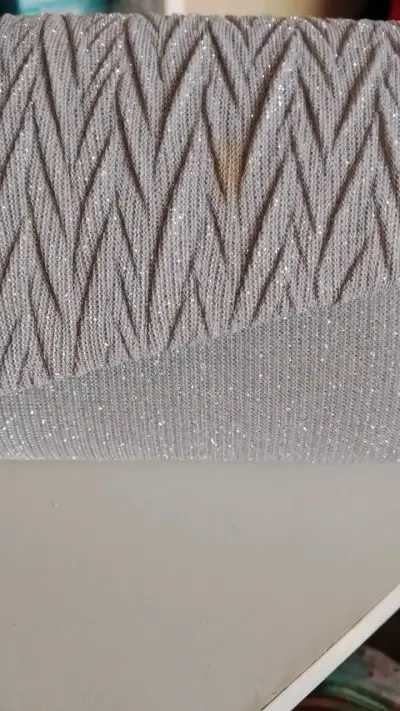 Cartera de mano plateada con cadena elegante - miniatura 2