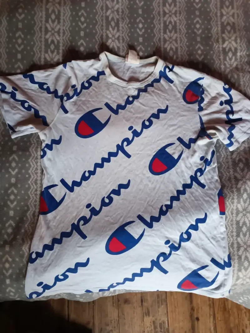 Polera Champion celeste con logo azul