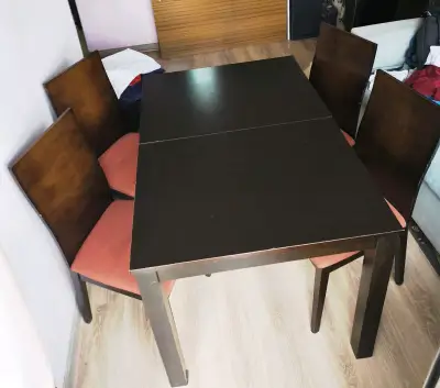Mesa de comedor con 6 sillas de madera - miniatura 1
